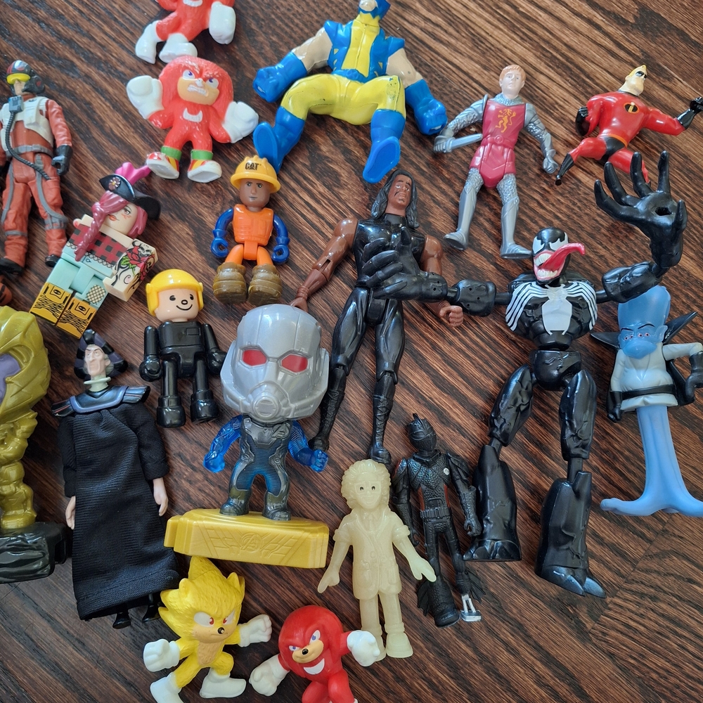 Assorted Action Figures Set - Picture 3 of 9